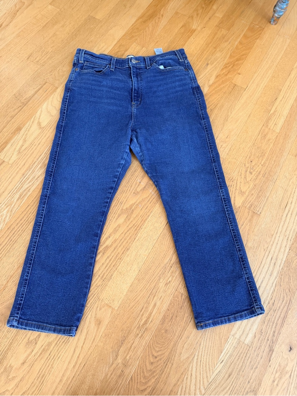 Women's Size 16, (W33) "Levi's" Signature Navy Blue Straight-Leg Jeans GUC